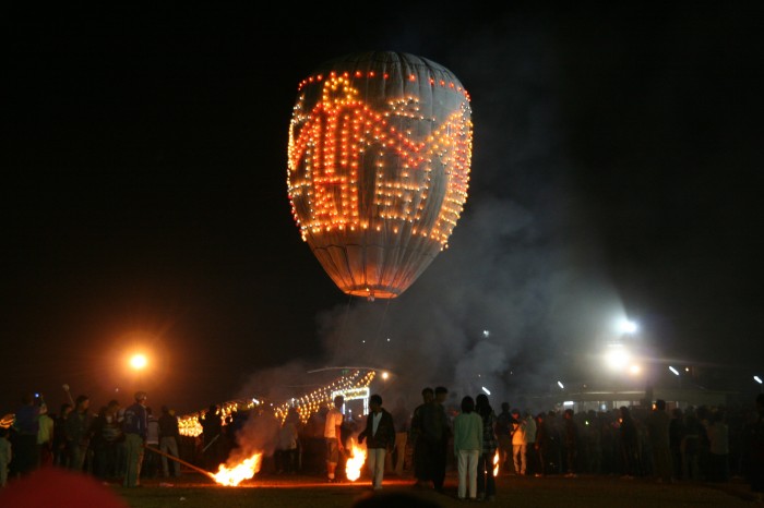 Hot Air Balloon festival in Myanmar (Burma) – balloon crash episodes