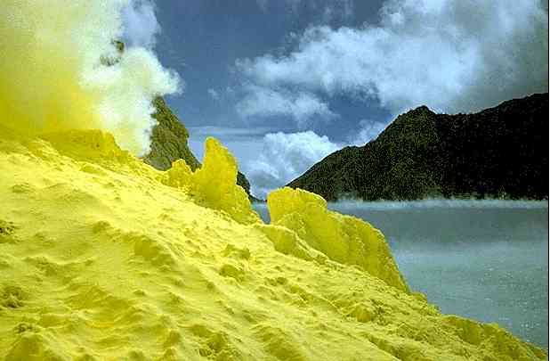 Kawah Ijen acid lake, Java, Indonesia