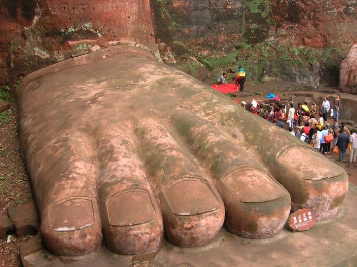 Giant_Buddha_2_The_Foot